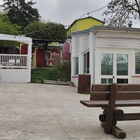 לינה וארוחת בוקר Borgo Lamurese 3*