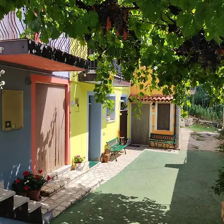Borgo Lamurese Bed & Breakfast 3*