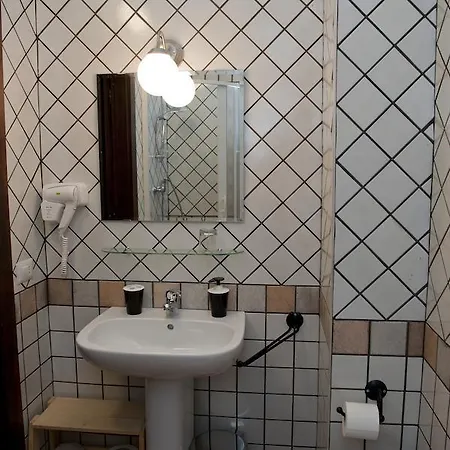 לינה וארוחת בוקר Borgo Lamurese 3*