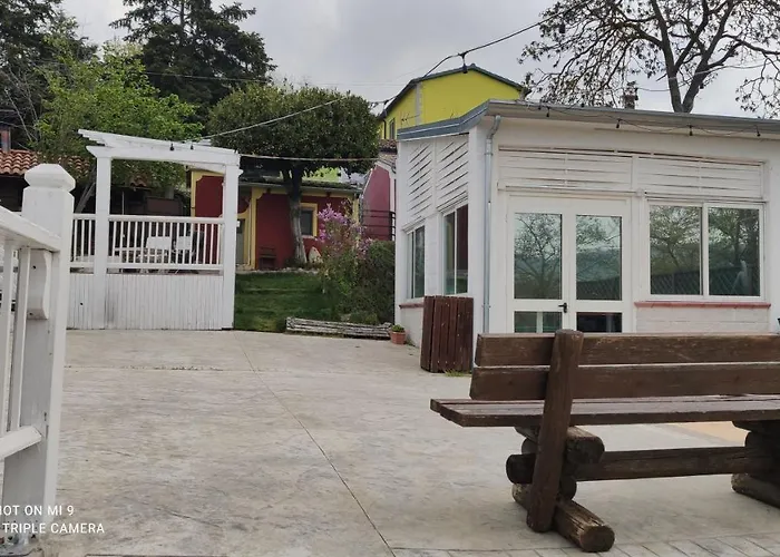 Bed & Breakfast Borgo Lamurese 3*